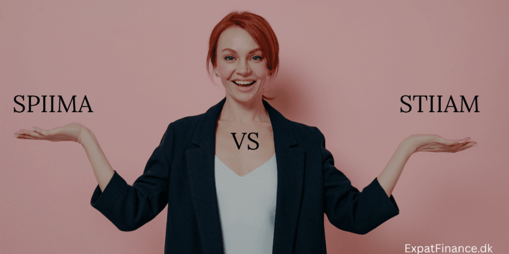 A smiling red-haired woman wearing a dark blazer over a white top stands against a pink background, holding her hands out with the text "SPIIMA" hovering over her left hand and "STIIAM" over her right hand, with "VS" positioned between them and the website watermark "ExpatFinance.dk" in the bottom right corner.