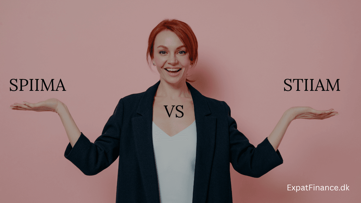 A smiling red-haired woman wearing a dark blazer over a white top stands against a pink background, holding her hands out with the text "SPIIMA" hovering over her left hand and "STIIAM" over her right hand, with "VS" positioned between them and the website watermark "ExpatFinance.dk" in the bottom right corner.